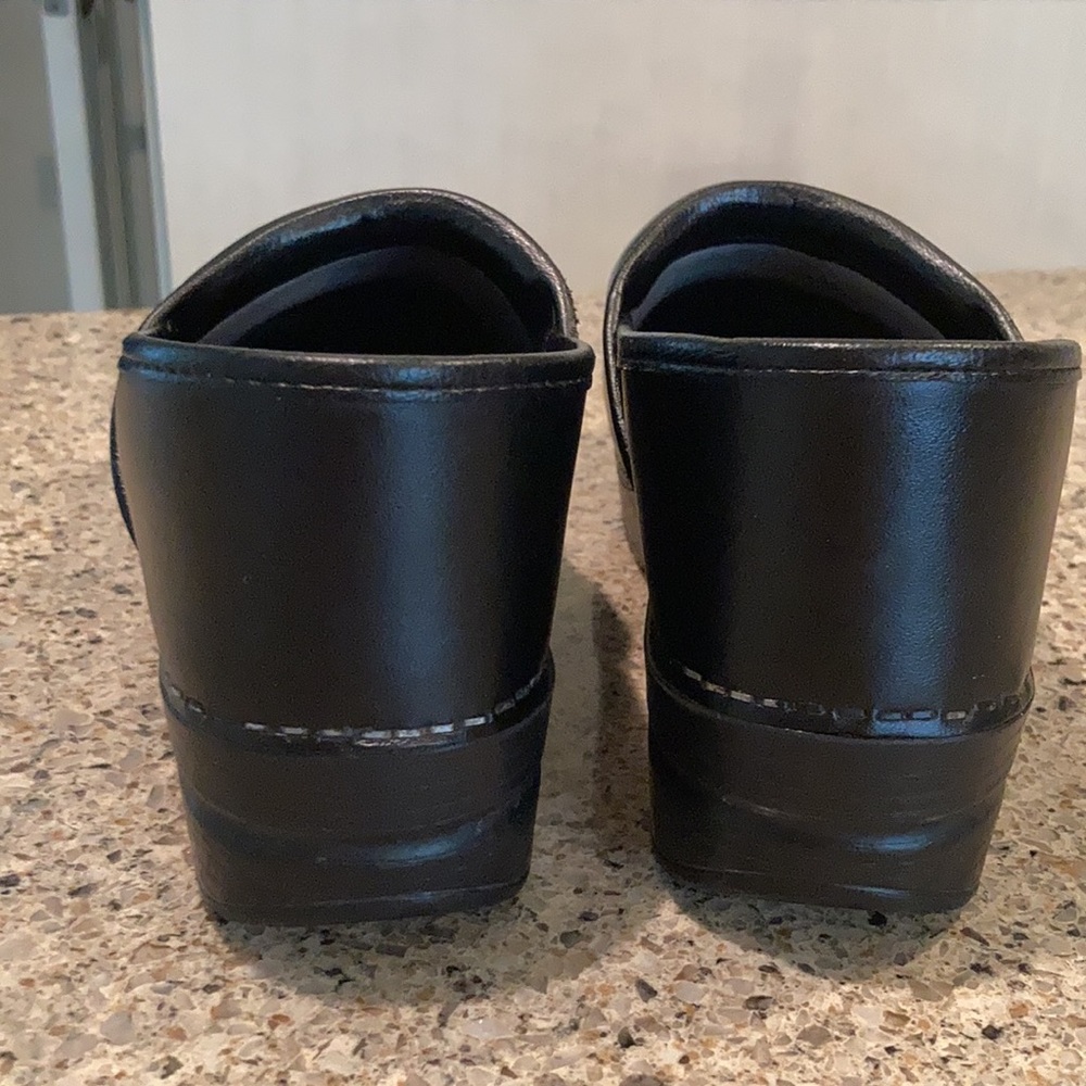 Women’s size 10.5-11 (EU 41) Black Leather Dansko Professional Clogs - Picture 3 of 11